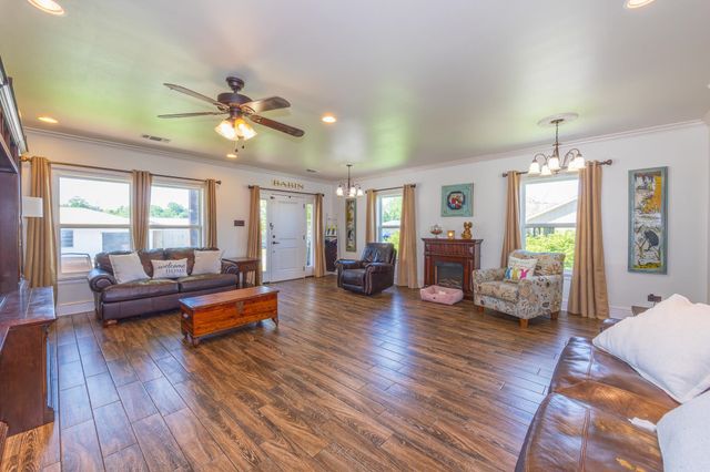 255 West 24th Street, Larose, LA 70373