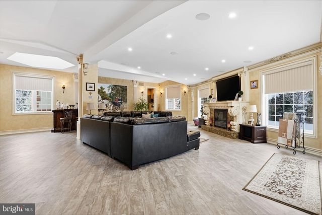 1066 WASHINGTON CROSSING RD, Newtown, PA 18940