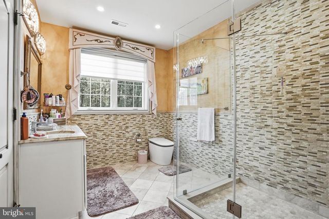 1066 WASHINGTON CROSSING RD, Newtown, PA 18940