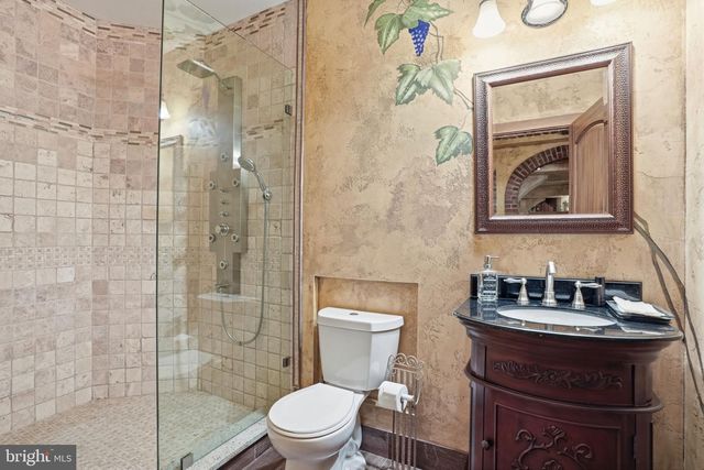 1066 WASHINGTON CROSSING RD, Newtown, PA 18940