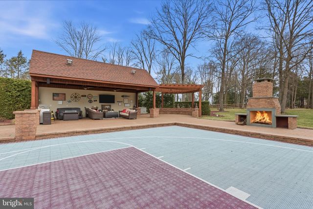 1066 WASHINGTON CROSSING RD, Newtown, PA 18940