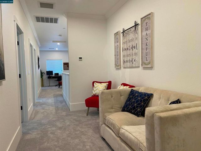 1060 Beacon st, Pittsburg, CA 94565