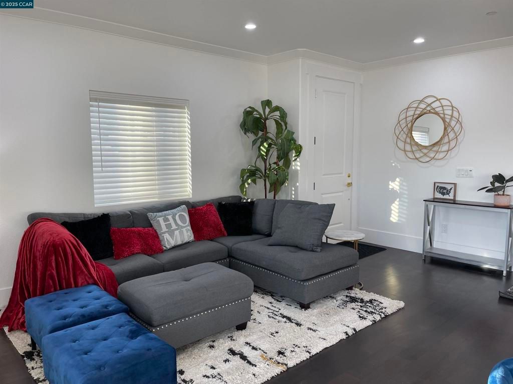 1060 Beacon st, Pittsburg, CA 94565