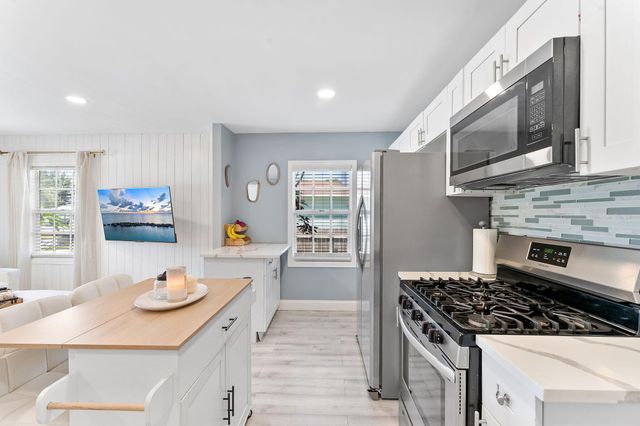 961 32nd Street, West Palm Beach, FL 33407