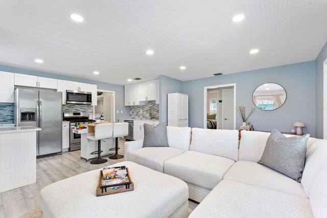 961 32nd Street, West Palm Beach, FL 33407