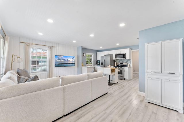 961 32nd Street, West Palm Beach, FL 33407