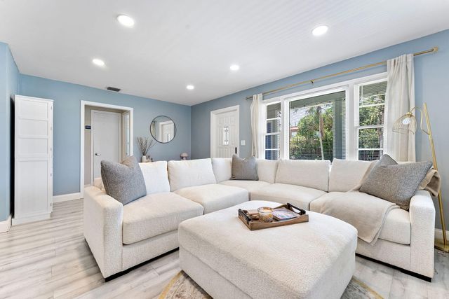 961 32nd Street, West Palm Beach, FL 33407