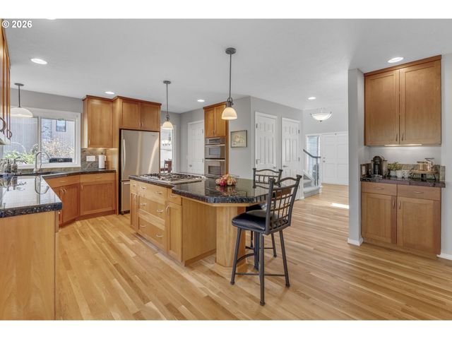 1331 TROON Dr, West Linn, OR 97068