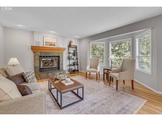 1331 TROON Dr, West Linn, OR 97068