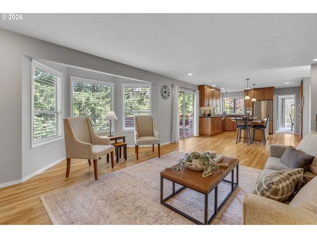 1331 TROON Dr, West Linn, OR 97068