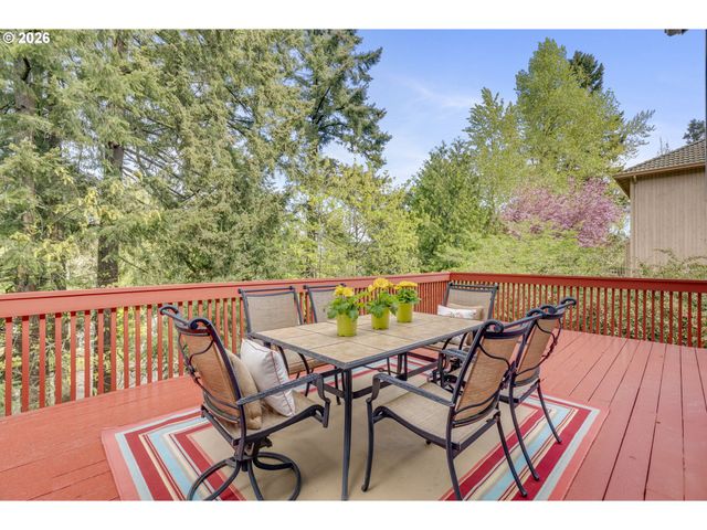 1331 TROON Dr, West Linn, OR 97068