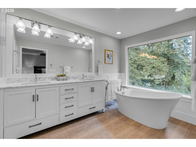 1331 TROON Dr, West Linn, OR 97068