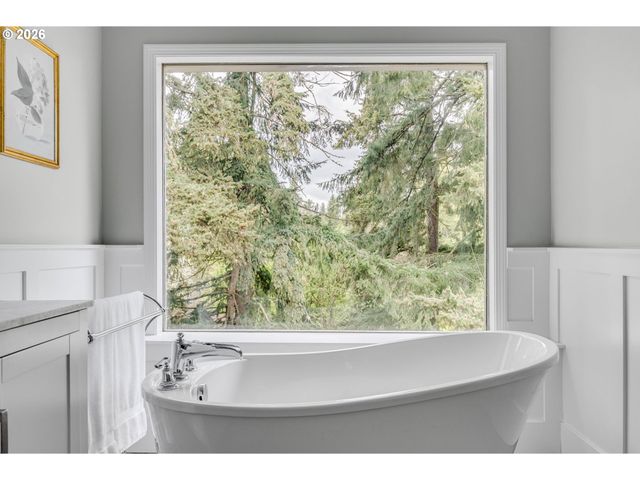 1331 TROON Dr, West Linn, OR 97068