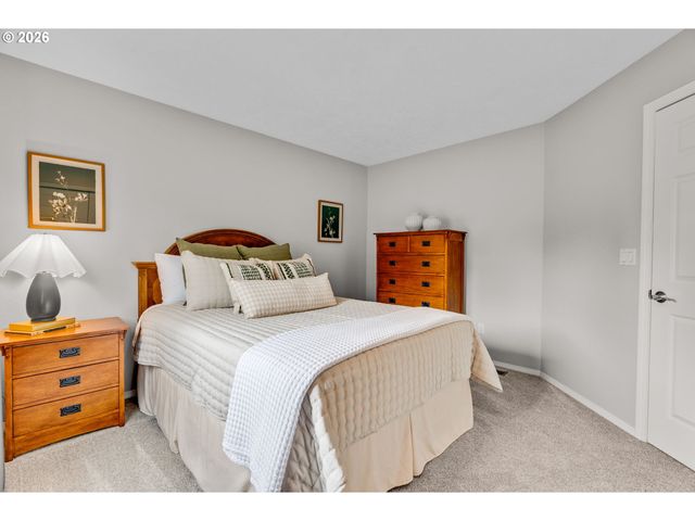 1331 TROON Dr, West Linn, OR 97068