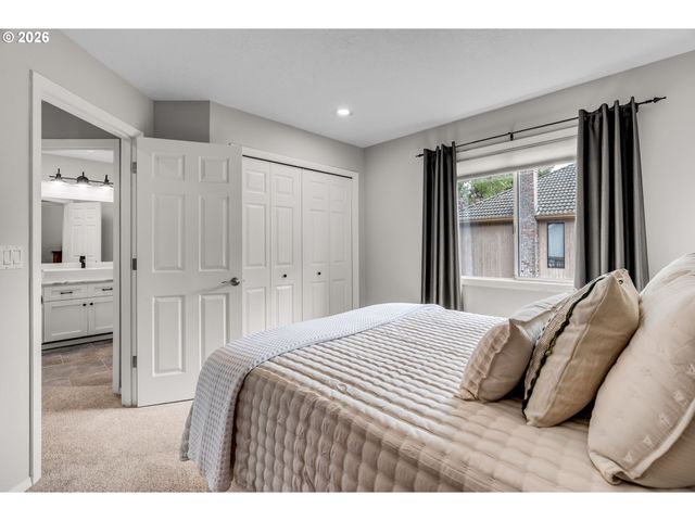 1331 TROON Dr, West Linn, OR 97068