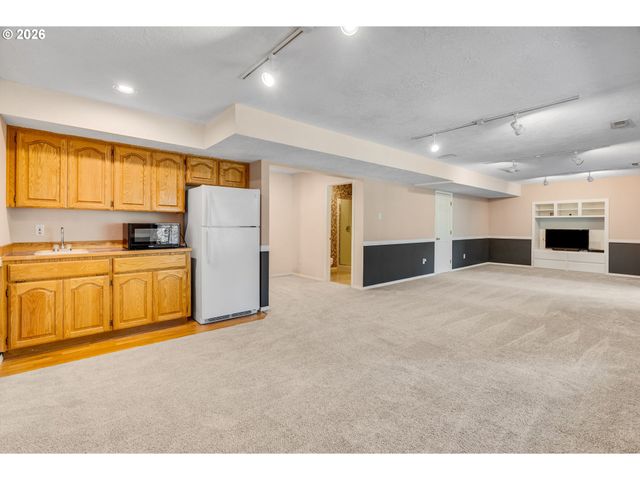 1331 TROON Dr, West Linn, OR 97068