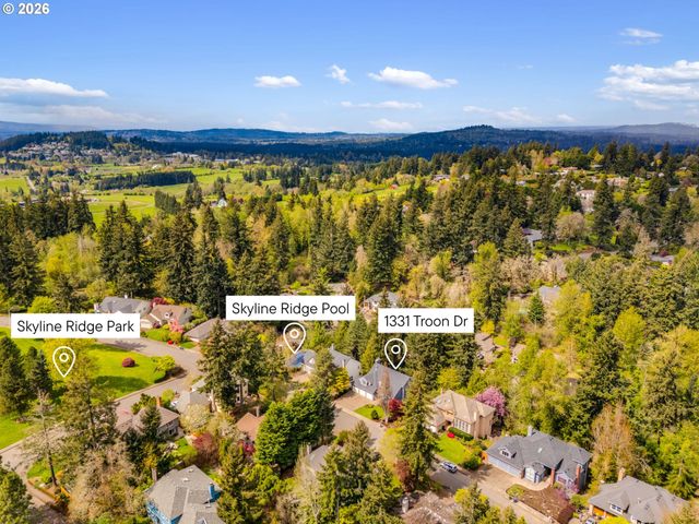 1331 TROON Dr, West Linn, OR 97068
