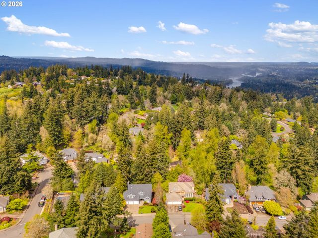 1331 TROON Dr, West Linn, OR 97068