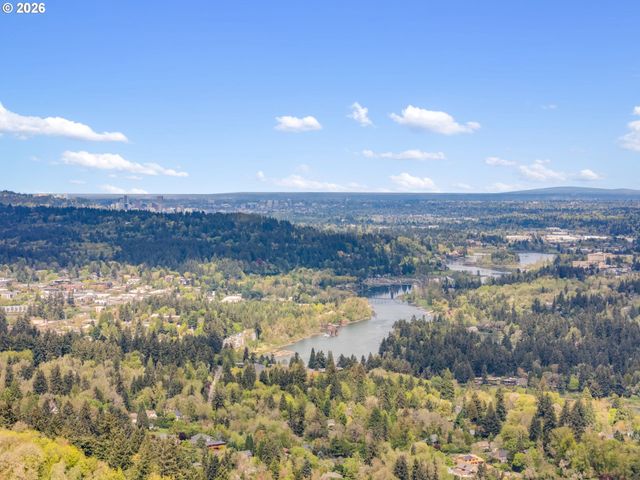 1331 TROON Dr, West Linn, OR 97068