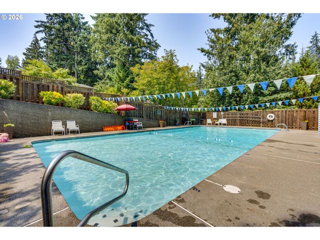 1331 TROON Dr, West Linn, OR 97068