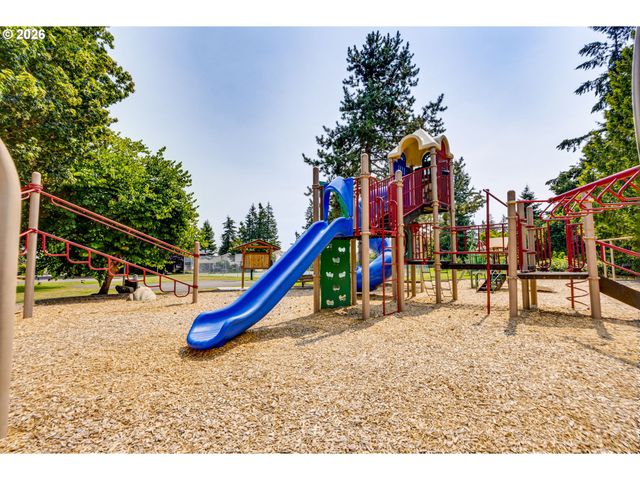 1331 TROON Dr, West Linn, OR 97068