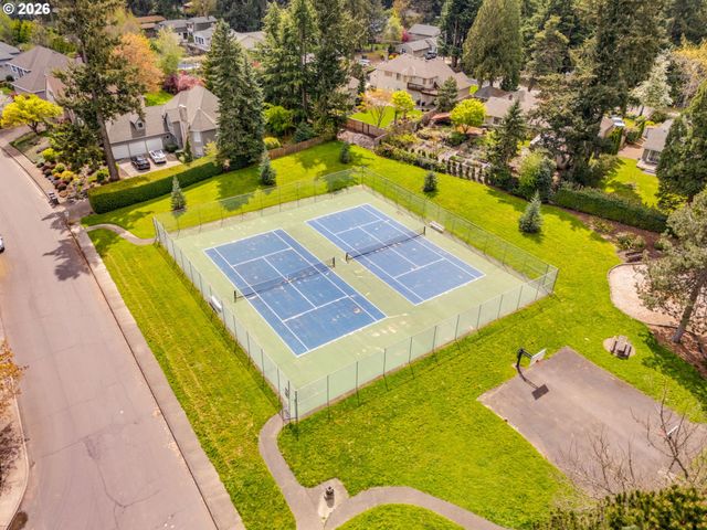 1331 TROON Dr, West Linn, OR 97068