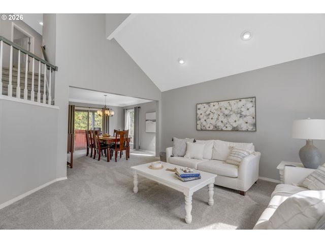 1331 TROON Dr, West Linn, OR 97068