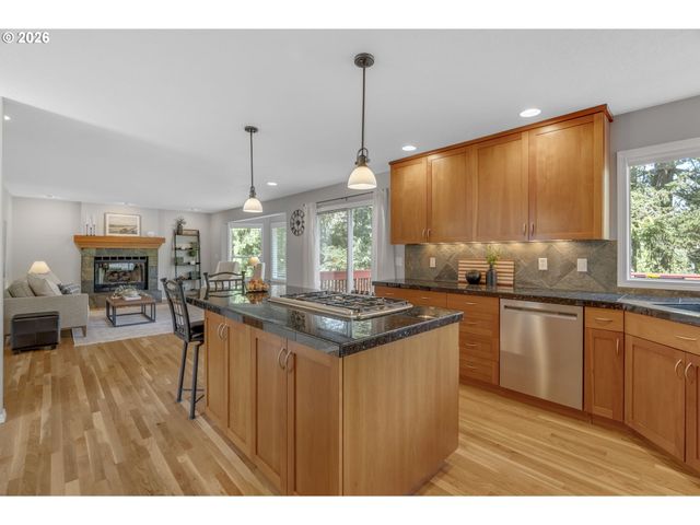 1331 TROON Dr, West Linn, OR 97068