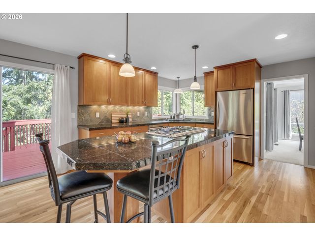 1331 TROON Dr, West Linn, OR 97068