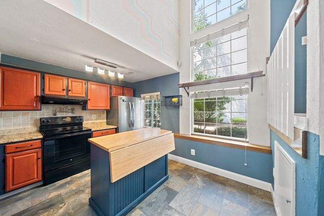 171 Tall Oaks Dr F, Weymouth, MA 02190