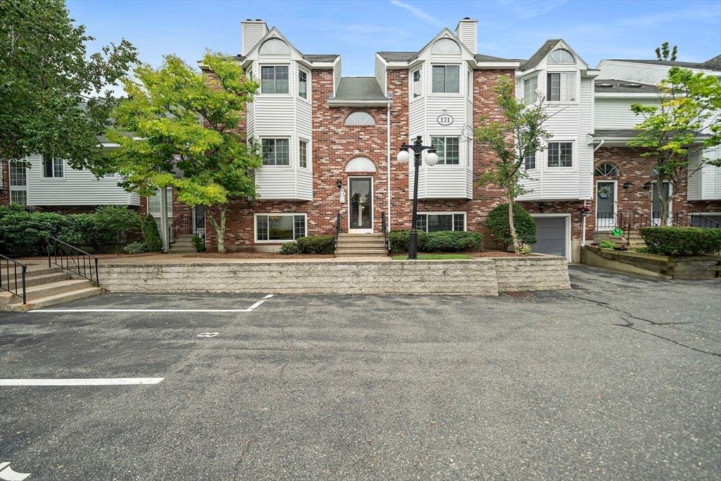 171 Tall Oaks Dr F, Weymouth, MA 02190