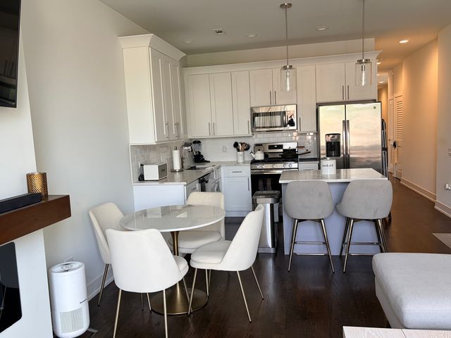 6606 S University Avenue 2, Chicago, IL 60637