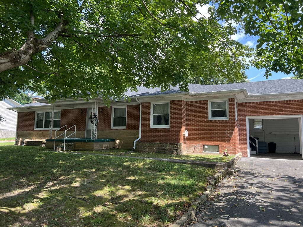 5121 Austin Peay Hwy, Westmoreland, TN 37186