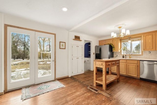 2879 E 1000 N, Sugar City, ID 83448