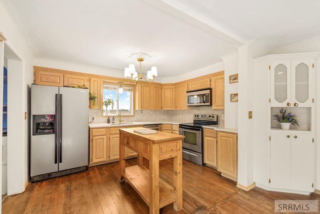 2879 E 1000 N, Sugar City, ID 83448