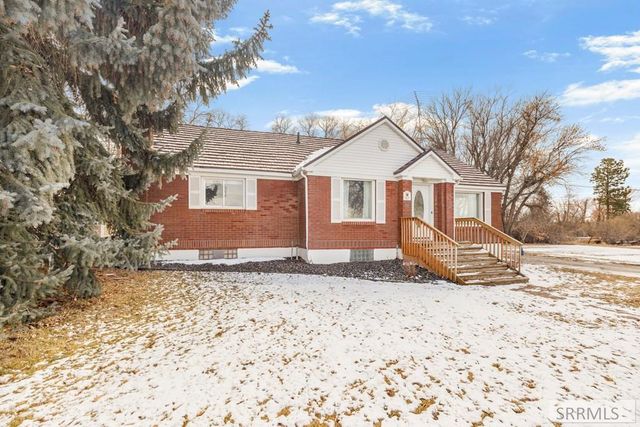 2879 E 1000 N, Sugar City, ID 83448