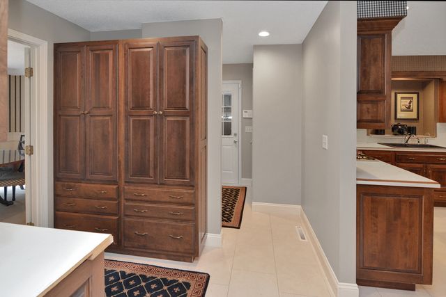 3211 Leafy Lane, Bloomington, IL 61704