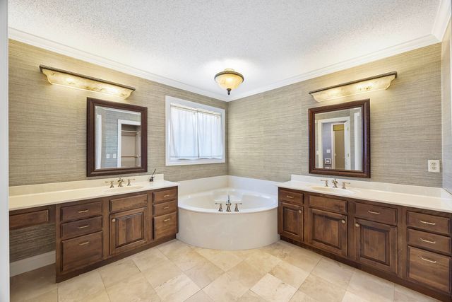 3211 Leafy Lane, Bloomington, IL 61704