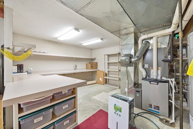 3211 Leafy Lane, Bloomington, IL 61704