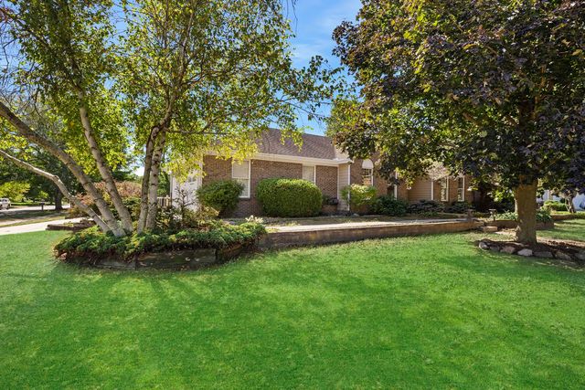 3211 Leafy Lane, Bloomington, IL 61704