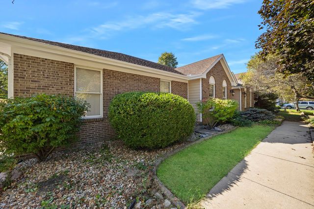 3211 Leafy Lane, Bloomington, IL 61704