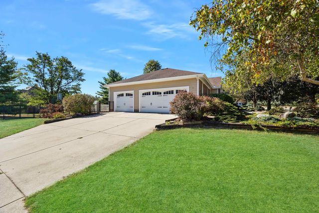 3211 Leafy Lane, Bloomington, IL 61704