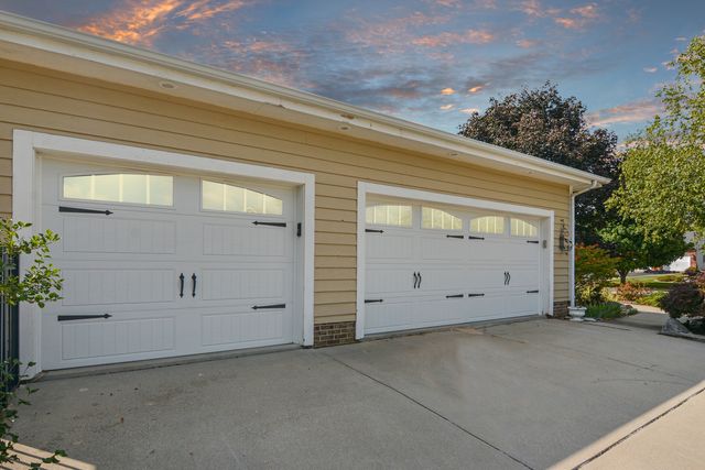 3211 Leafy Lane, Bloomington, IL 61704