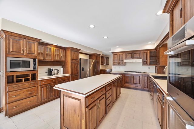 3211 Leafy Lane, Bloomington, IL 61704