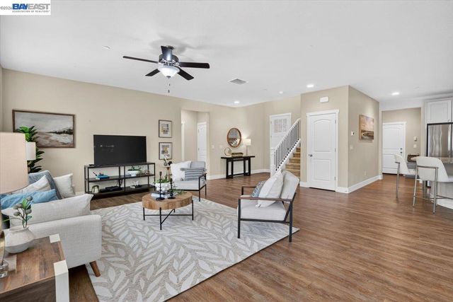 1814 Balsam Ct, Lathrop, CA 95330