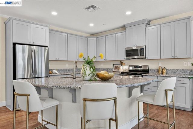 1814 Balsam Ct, Lathrop, CA 95330