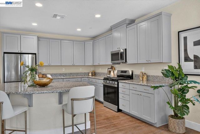 1814 Balsam Ct, Lathrop, CA 95330