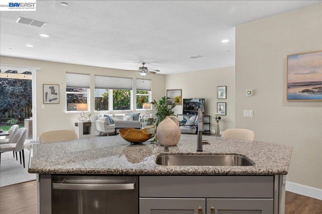 1814 Balsam Ct, Lathrop, CA 95330