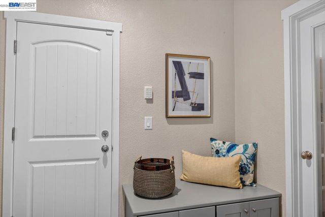 1814 Balsam Ct, Lathrop, CA 95330