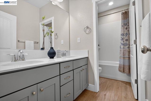1814 Balsam Ct, Lathrop, CA 95330